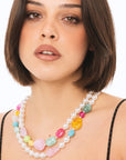 Collana girocollo a due linee di perle in acrilico con inserti in vetro multicolore - Mya Accessories