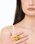 Anello in metallo elastico smaltato verde con design a libellula - Mya Accessories