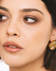 Orecchini con design quadrato rigato in acciaio - Mya Accessories