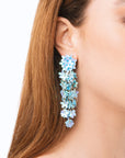 Orecchini pendenti a cascata di fiorellini tono azzurro - Mya Accessories