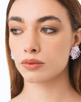 Orecchini a base circolare con fiorellini lilla - Mya Accessories