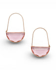 Orecchini con filo in ottone e pietra in vetro rosa - Mya Accessories