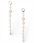 Orecchini pendenti lunghi con pietre dure a sfera bianco lattiginoso - Mya Accessories