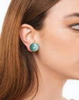 Orecchini a clip con pietra circolare in resina marmorizzata verde acqua - Mya Accessories