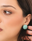 Orecchini a clip con pietra circolare in resina verde acqua - Mya Accessories