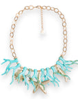 Collana girocollo con rami di corallo turchesi in acrilico ed elementi marini in metallo pendenti - Mya Accessories