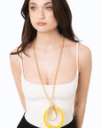Collana lunga a catena antichizzata con pendente circolare giallo - Mya Accessories