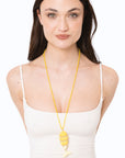 Collana lunga con pietre in vetro gialle e pendente a pesciolino smaltato - Mya Accessories