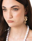 Orecchini pendenti in metallo con cavalluccio marino - Mya Accessories