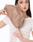 Borsa pochette morbida a tinta unita marrone - Mya Accessories
