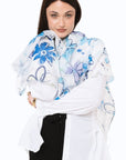 Sciarpa in cotone bianca con stampa a fiori tono blu - Mya Accessories