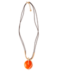 Collana lunga con laccio nero, pendente circolare in resina arancio - Mya Accessories