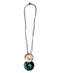 Collana lunga con laccio nero, pendente donut in resina verde - Mya Accessories
