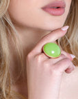 Anello a fascia regolabile con pietra circolare in resina verde - Mya Accessories