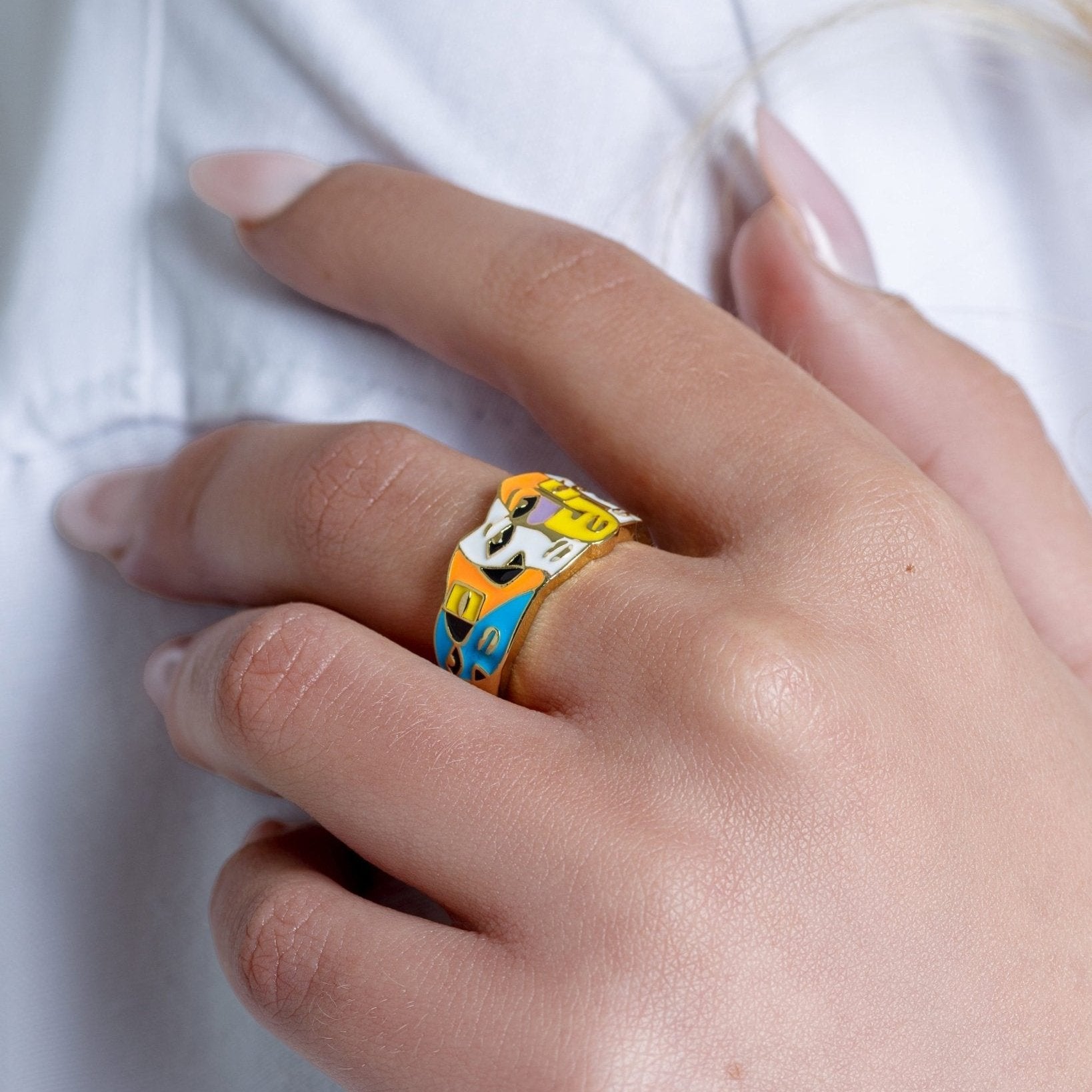Anello in ottone regolabile a fascia con volti smaltati multicolore con zirconi - Mya Accessories