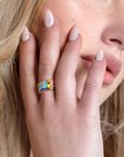 Anello in ottone regolabile a fascia con gattini smaltati multicolore - Mya Accessories