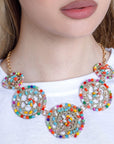 Collana girocollo a catena con cerchi in tessuto con microcristalli multicolore - Mya Accessories