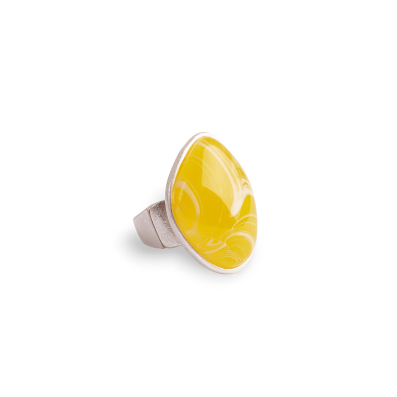 Anello colore argento con pietra gialla