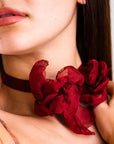 Collana chocker in tessuto con fiore in cotone bordeaux - Mya Accessories
