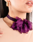 Collana chocker in tessuto con fiore in cotone viola - Mya Accessories