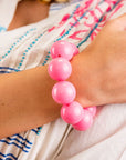 Bracciale con sfere XXL elastico in acrilico rosa - Mya Accessories