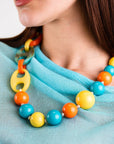 Collana girocollo in acrilico, con sfere gialle, turchese ed arancio - Mya Accessories