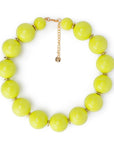 Collana girocollo in acrilico XXL verde lime con rondelle in ottone - Mya Accessories