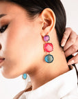 Orecchini in metallo pendenti con pietre in resina trasparente viola, fucsia e celeste - Mya Accessories