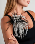 Spilla con piume bianche e nere -2- Mya Accessories