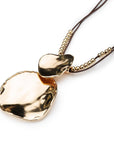 Collana lunga con laccio in cuoio con pendente a doppio medaglione - Mya Accessories