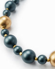 Collana lunga con balls in acrilico di colore blu - Mya Accessories