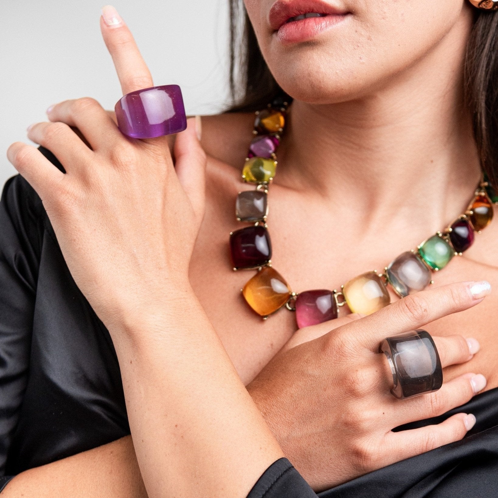 Collana in metallo bronzo con pietre in acrilico multicolore - Mya Accessories