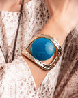Bracciale a manetta in metallo colore oro con resina blu - Mya Accessories