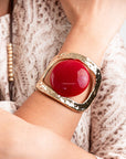 Bracciale a manetta in metallo colore oro con resina rossa - Mya Accessories