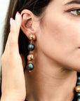Orecchini balls in acrilico di colore blu e oro - Mya Accessories