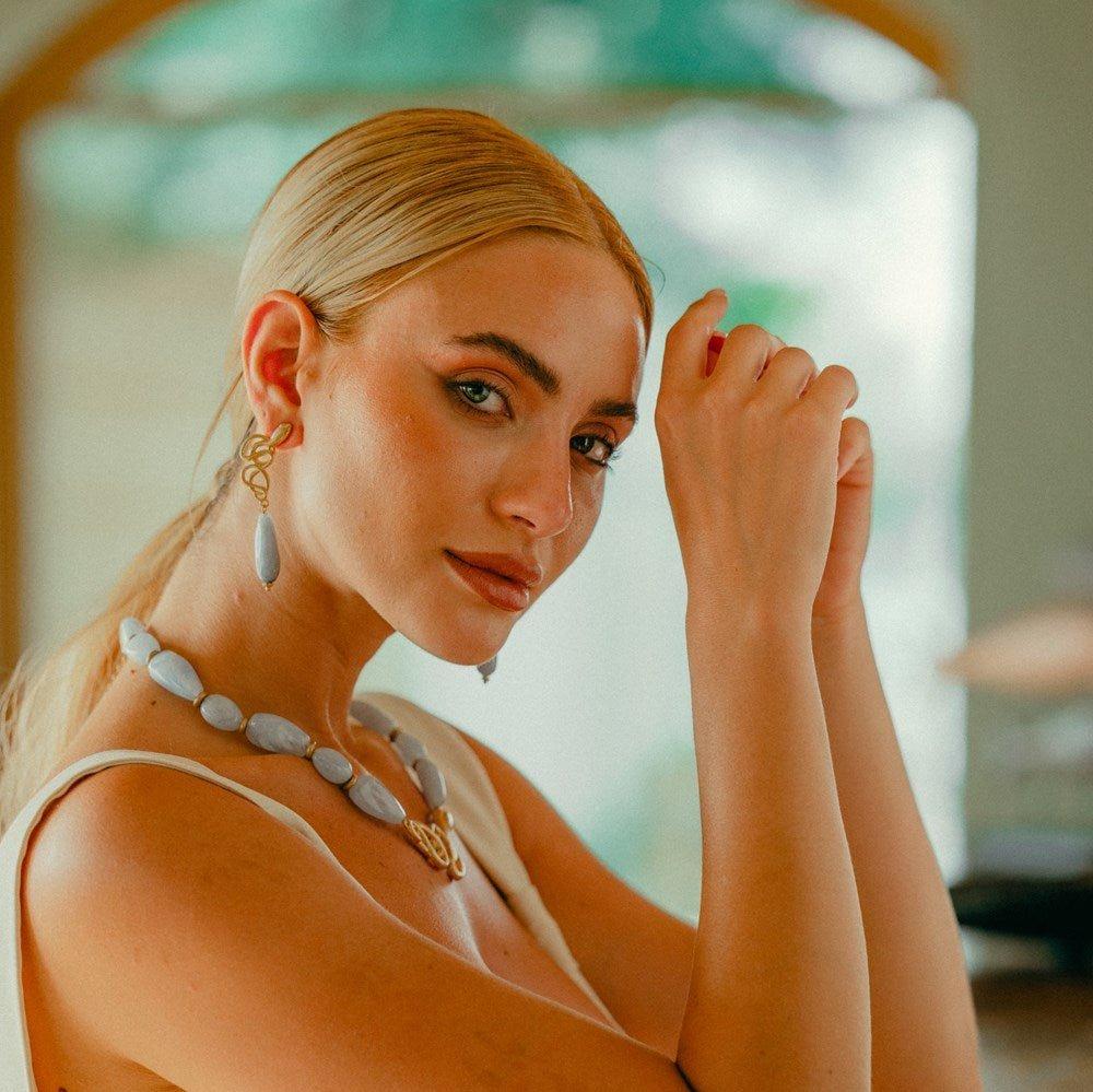 Orecchini con pietra a goccia azzurro - Mya Accessories