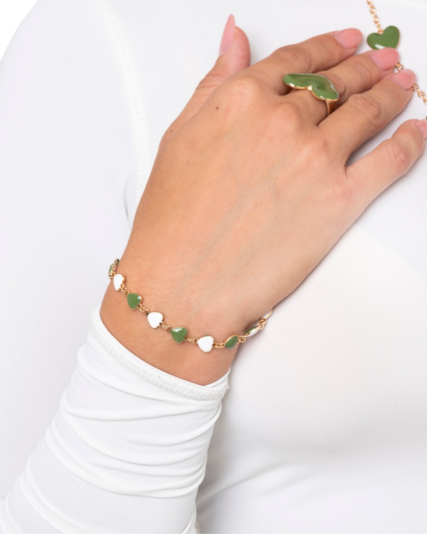 Bracciale con cuoricini smaltati verdi e bianchi - Mya Accessories