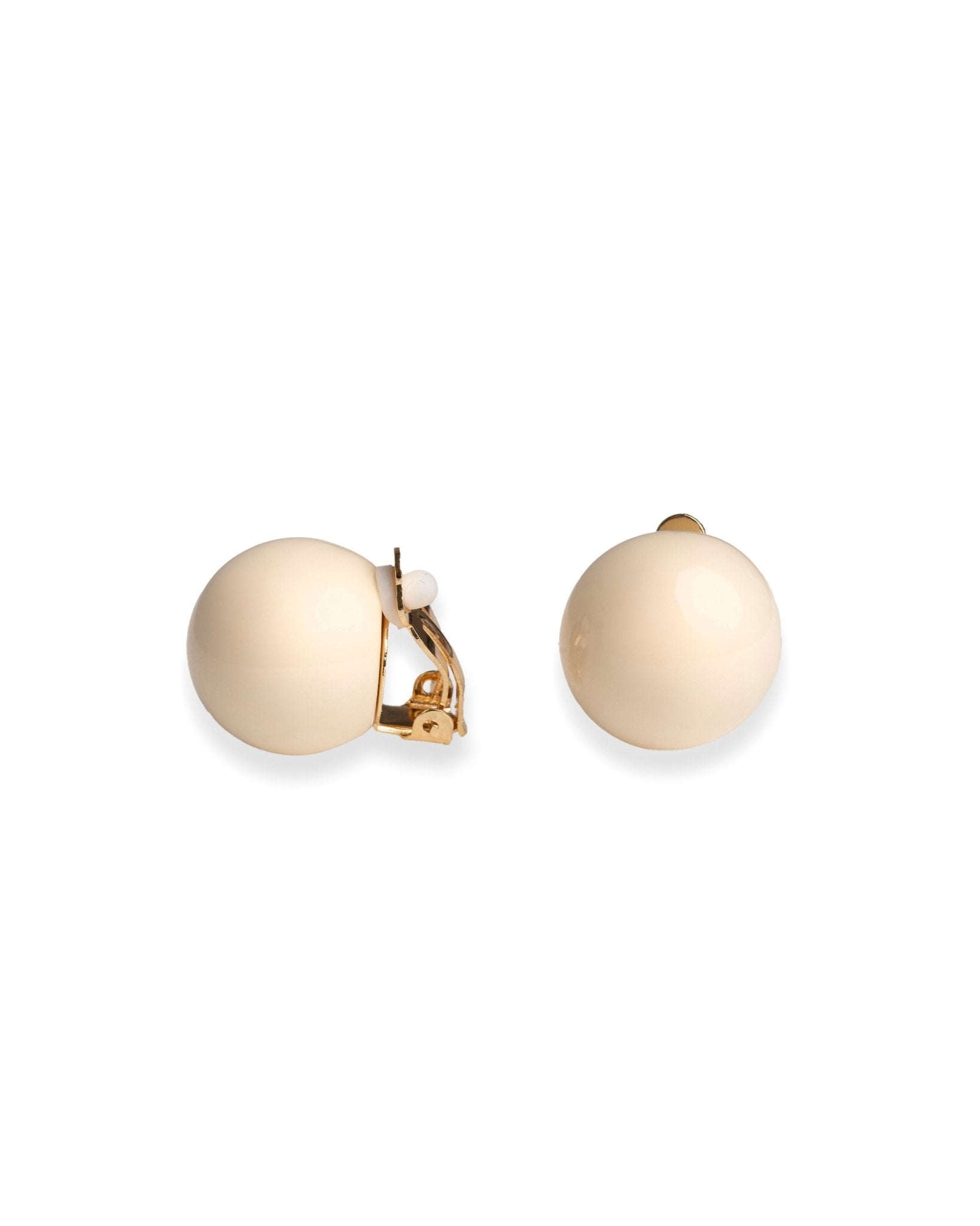 Orecchini con sfera in acrilico bianca crema a clip - Mya Accessories