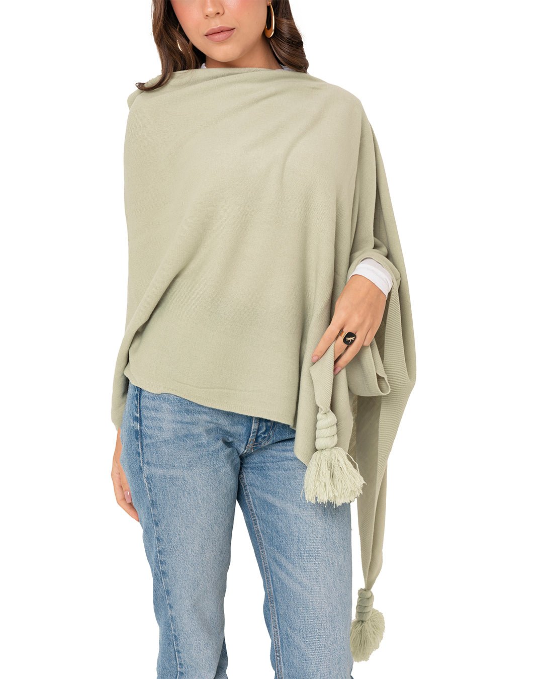 Poncho mantella in acrilico con nappine verde salvia - Mya Accessories