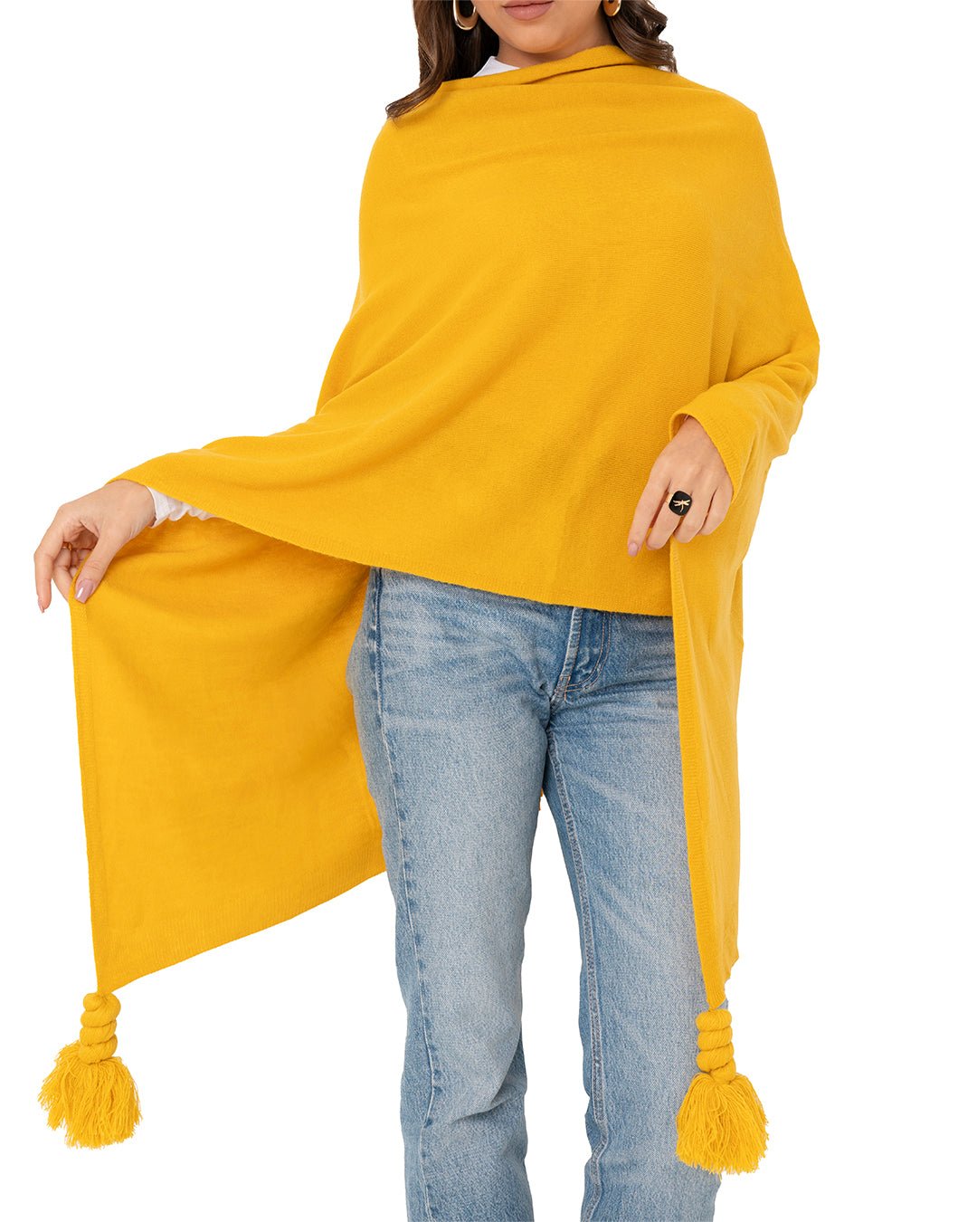 Poncho mantella in acrilico con nappine senape - Mya Accessories