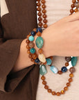 Bracciale elastico a tre linee con sfere in acrilico e vetro tono marrone - Mya Accessories