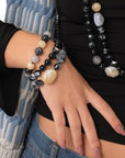 Bracciale elastico a tre linee con sfere in acrilico e vetro tono nero - Mya Accessories