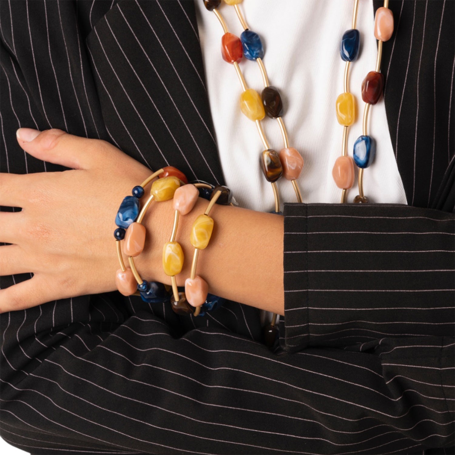 Bracciale elastico a quattro fili con inserti in metallo e pietre in acrilico multicolore - Mya Accessories