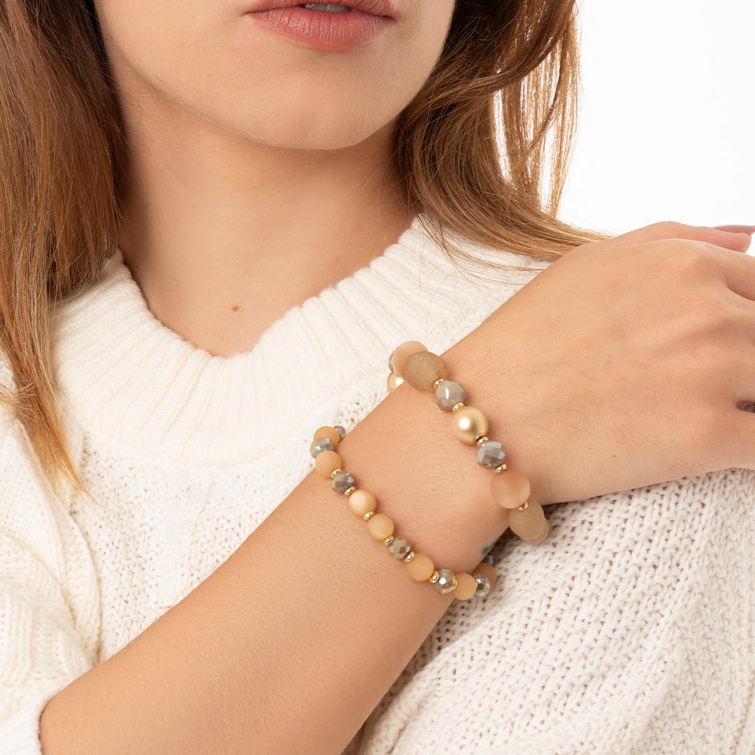 Bracciale elastico a due linee con sfere in resina, acrilico e vetro tono beige - Mya Accessories