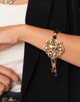 Bracciale con pietre in acrilico nere, con pendente a cuore - Mya Accessories