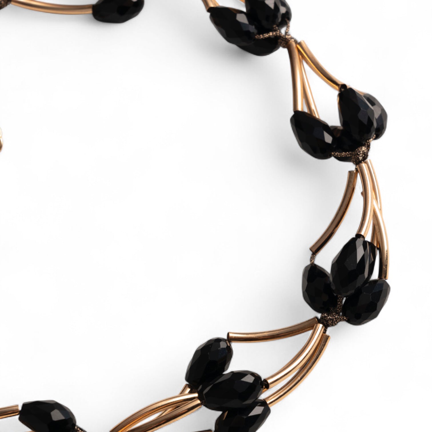 Collana girocollo strutturato in metallo con pietre in vetro nere - Mya Accessories