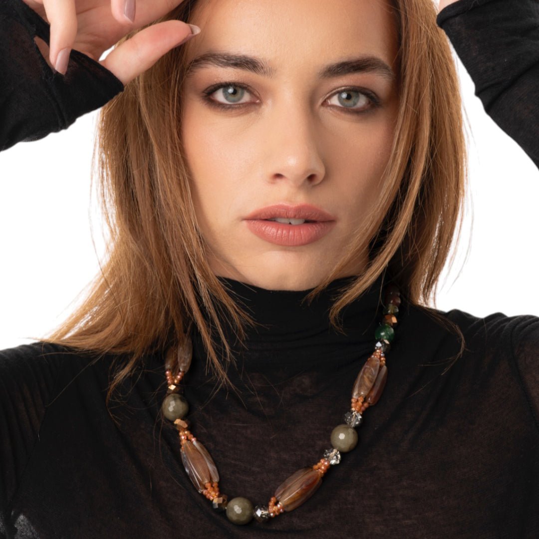 Collana girocollo con pietre in acrilico tono marrone - Mya Accessories
