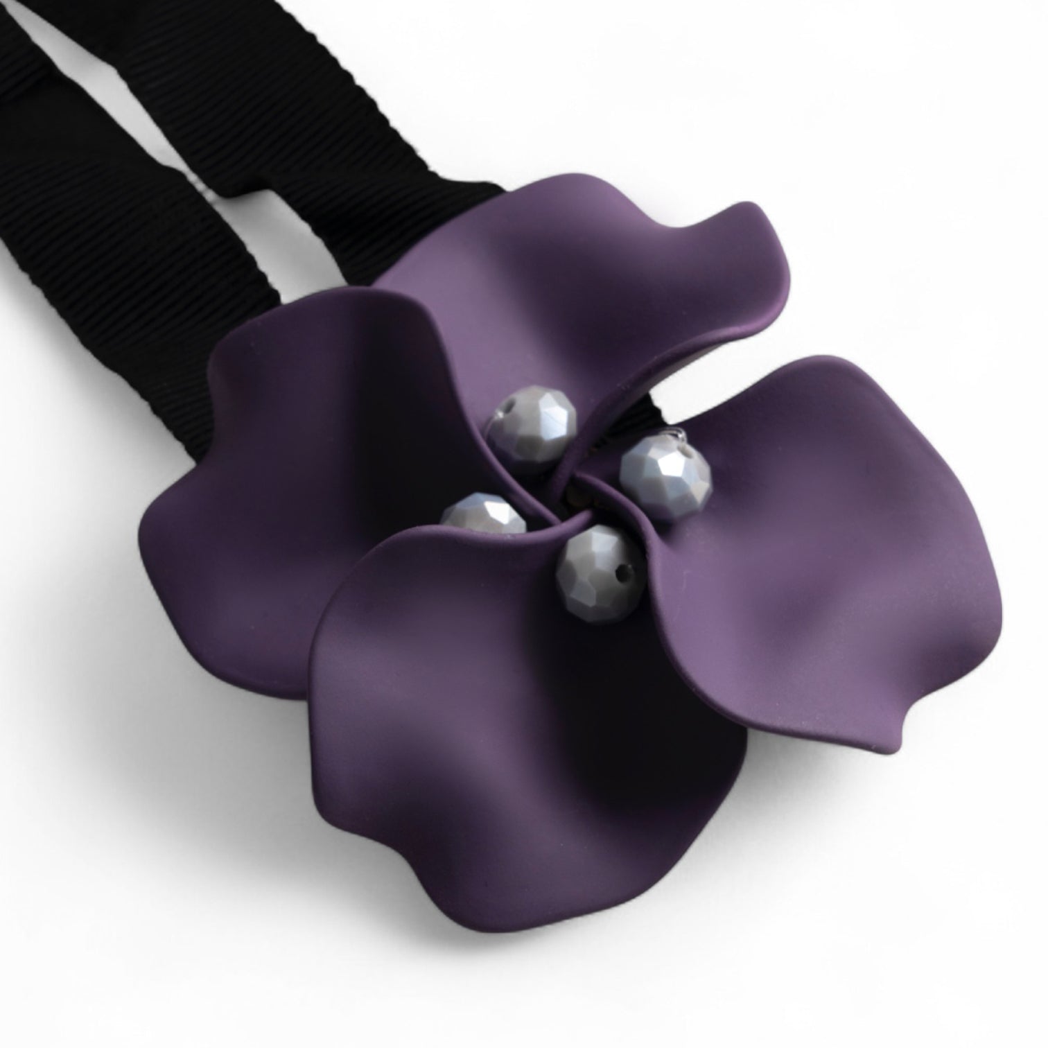 Chocker in tessuto nero con fiore viola - Mya Accessories