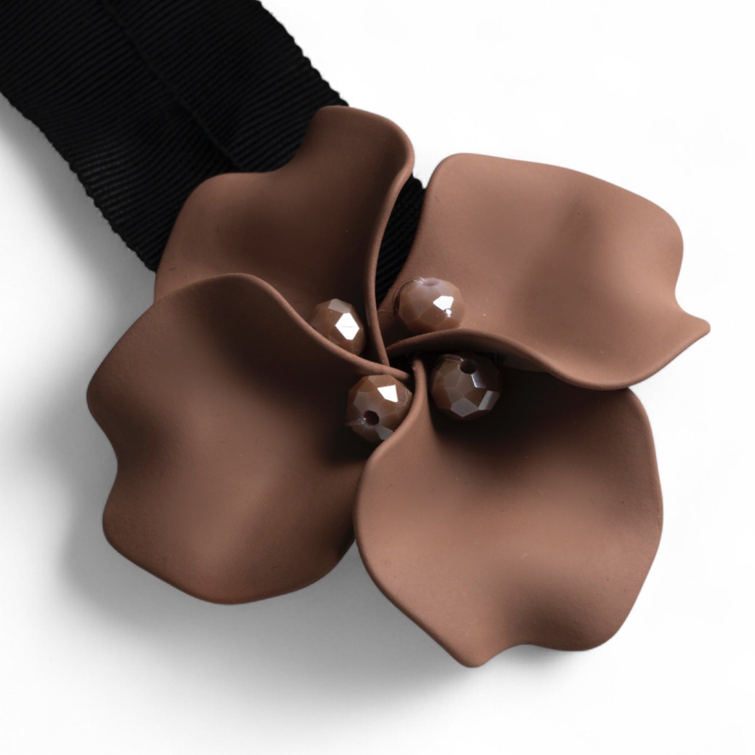Chocker in tessuto nero con fiore beige - Mya Accessories