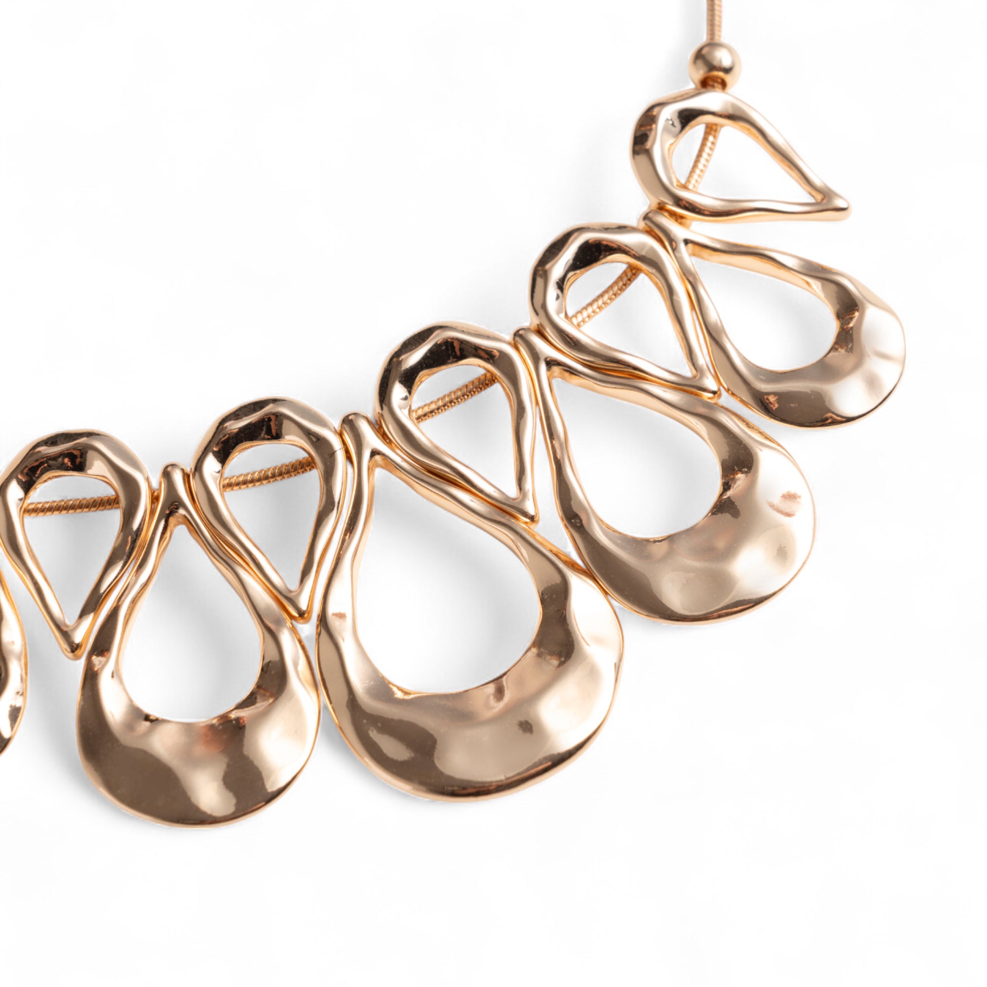 Collana con catena sottile pendente in metallo martellato - Mya Accessories